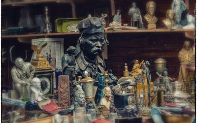 “Russian tchotchkes in their natural habitat” (Moscow, 2012)